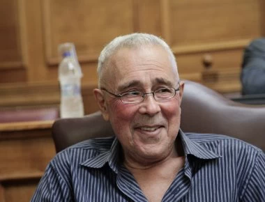Υβρεις Ζουράρι κατά Μητσοτάκη: «Μαψυλάκας, ασχετίλας, υποπόδιο των ποδών μου»
